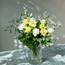 画像をギャラリービューアに読み込む, 【敬老の日ギフト】ローズブーケ (黄色&白)