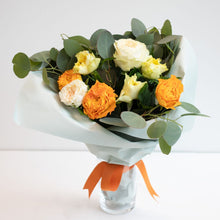 画像をギャラリービューアに読み込む, 【6月限定】今月のローズブーケ 8本 (オレンジ/イエローホワイト MIX)