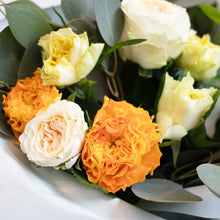 画像をギャラリービューアに読み込む, 【6月限定】今月のローズブーケ 8本 (オレンジ/イエローホワイト MIX)