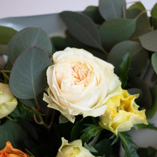 画像をギャラリービューアに読み込む, 【6月限定】今月のローズブーケ 8本 (オレンジ/イエローホワイト MIX)