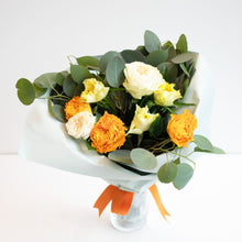 画像をギャラリービューアに読み込む, 【6月限定】今月のローズブーケ 8本 (オレンジ/イエローホワイト MIX)