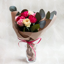 画像をギャラリービューアに読み込む, 【5月限定】今月のローズブーケ 8本 (赤、ピンク、ホワイトMIX)
