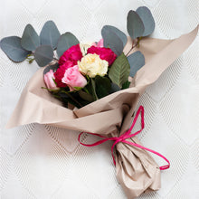 画像をギャラリービューアに読み込む, 【5月限定】今月のローズブーケ 8本 (赤、ピンク、ホワイトMIX)