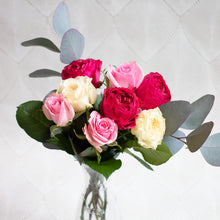 画像をギャラリービューアに読み込む, 【5月限定】今月のローズブーケ 8本 (赤、ピンク、ホワイトMIX)