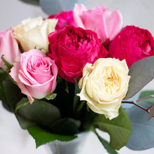 画像をギャラリービューアに読み込む, 【5月限定】今月のローズブーケ 8本 (赤、ピンク、ホワイトMIX)