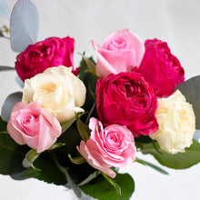 画像をギャラリービューアに読み込む, 【5月限定】今月のローズブーケ 8本 (赤、ピンク、ホワイトMIX)