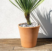 画像をギャラリービューアに読み込む, DEROMA ヴァソコノ 素焼き鉢 10号 テラコッタ(高さ28cm)