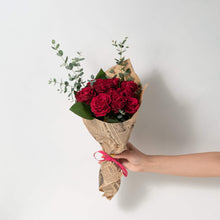 画像をギャラリービューアに読み込む, 【還暦や記念日のお祝いに】ローズブーケ（赤色） 10本　国産バラの花束
